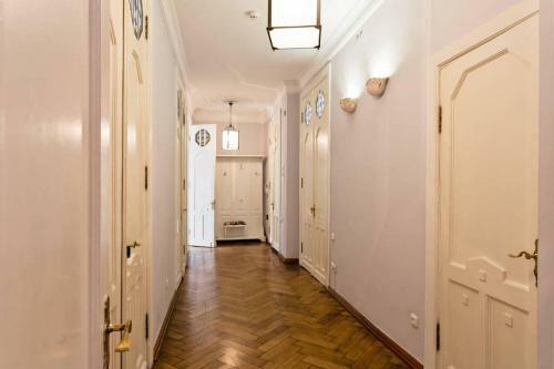 5 Room Apartment