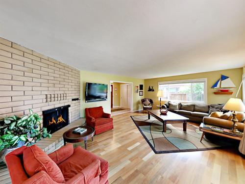 474 Capri Dr Home