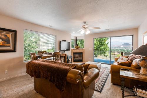 605 Elevator Access, Private Balcony With Beautiful Mountain Views, And More!
