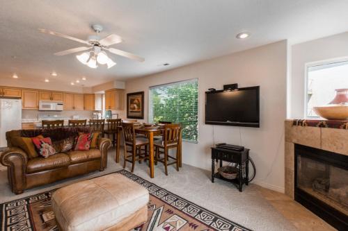 605 Elevator Access, Private Balcony With Beautiful Mountain Views, And More!