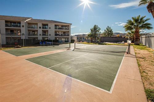 605 Elevator Access, Private Balcony With Beautiful Mountain Views, And More!