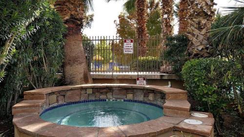 605 Elevator Access, Private Balcony With Beautiful Mountain Views, And More!
