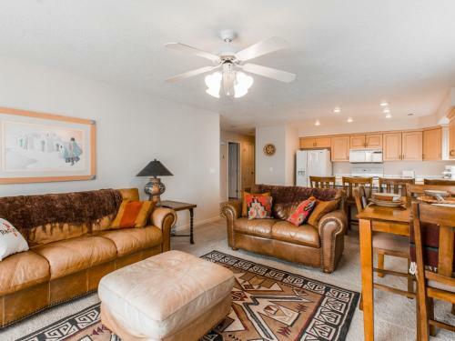 605 Elevator Access, Private Balcony With Beautiful Mountain Views, And More!