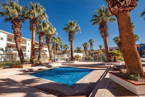 605 Elevator Access, Private Balcony With Beautiful Mountain Views, And More!