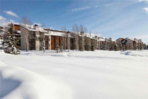 Rockies Condominiums - R2138