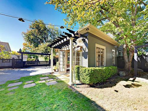 The Carriage House - Luxury Studio