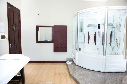 Hai Ba Trung Hotel & Spa
