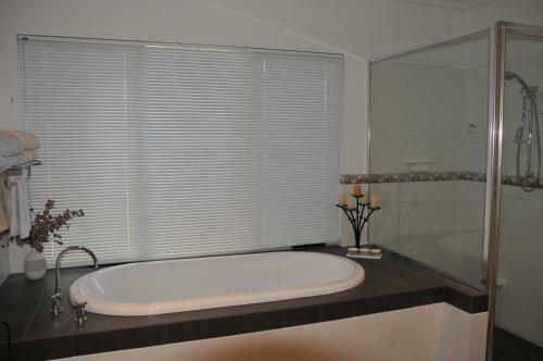 Glenelg On King Bed & Breakfast