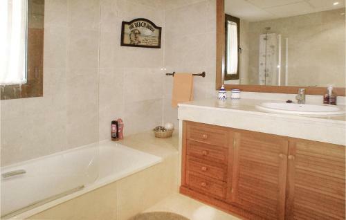 Three-bedroom Apartment In Linea de La Concepcion