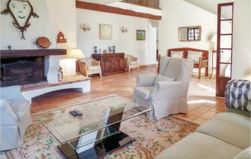 Four-bedroom Holiday Home In Montauroux