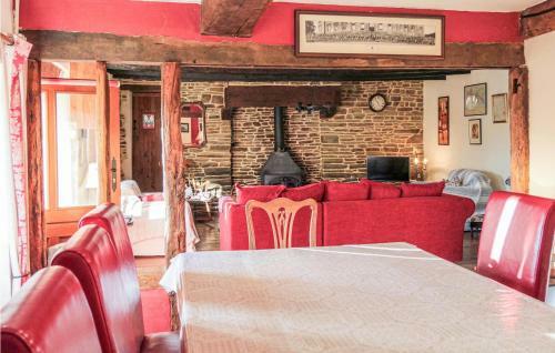 Three-bedroom Holiday Home In Les Loges Marchis