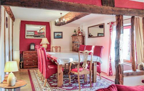 Three-bedroom Holiday Home In Les Loges Marchis