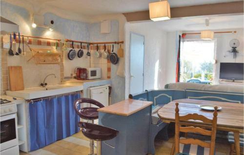 Three-bedroom Apartment In Serra Di Ferro