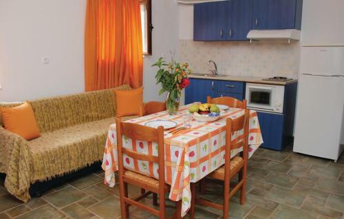 Two-bedroom Holiday Home In Andreas Paralio