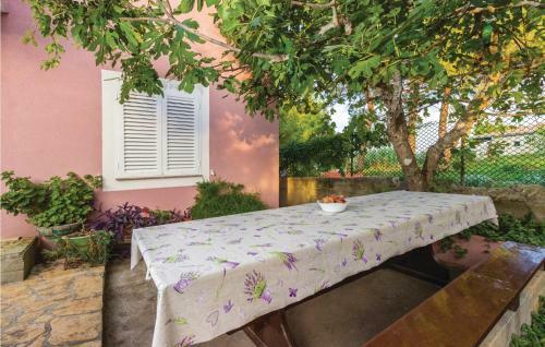 Two-bedroom Apartment In Nevidane