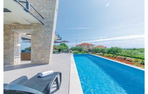 Three-bedroom Holiday Home In Novigrad