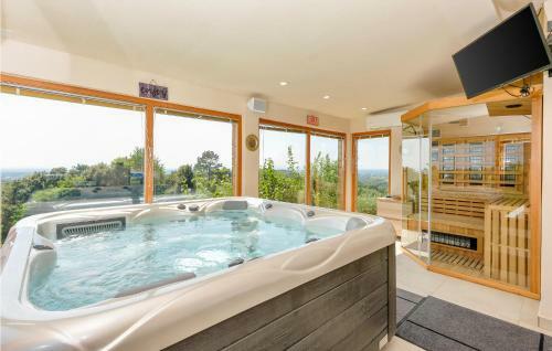 Three-bedroom Holiday Home In Dragoslavec