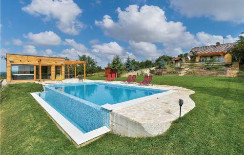 Three-bedroom Holiday Home In Dragoslavec