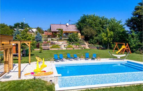 Three-bedroom Holiday Home In Dragoslavec