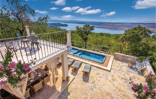 Three-bedroom Holiday Home In Grmani