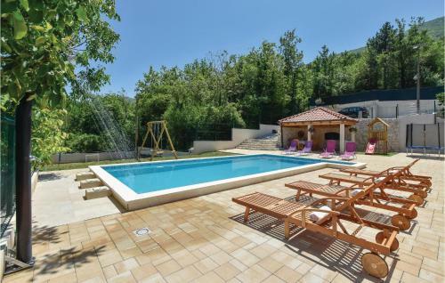 Three-bedroom Holiday Home In Kucice