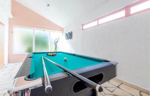 Three-bedroom Holiday Home In Neoric