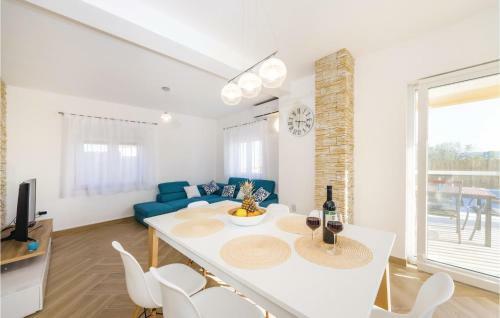 Three-bedroom Holiday Home In Kakma