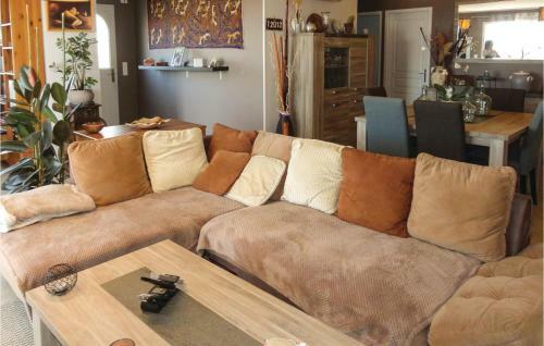 Three-bedroom Holiday Home In Campagnan