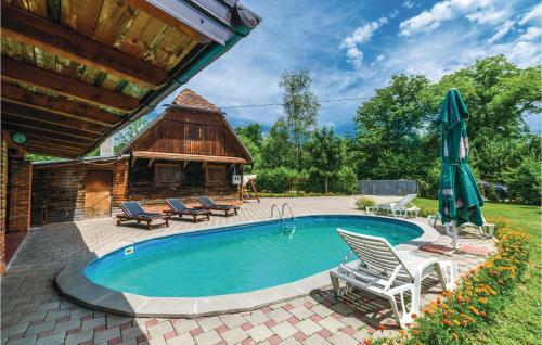 Three-bedroom Holiday Home In Lekenik