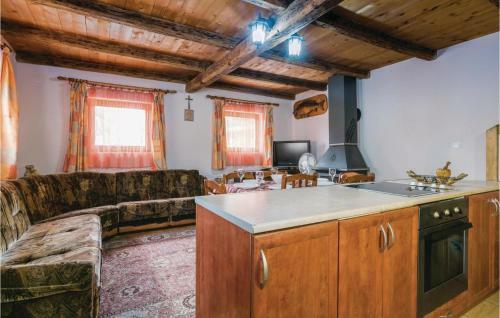 Three-bedroom Holiday Home In Lekenik