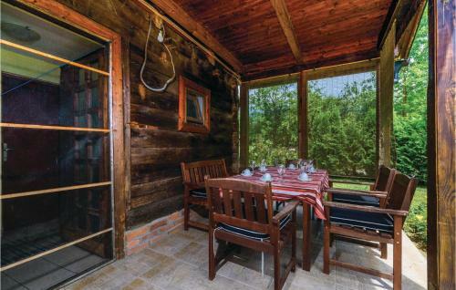 Three-bedroom Holiday Home In Lekenik