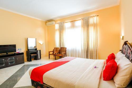 Hotel Oyo 1732 Edotel Praya