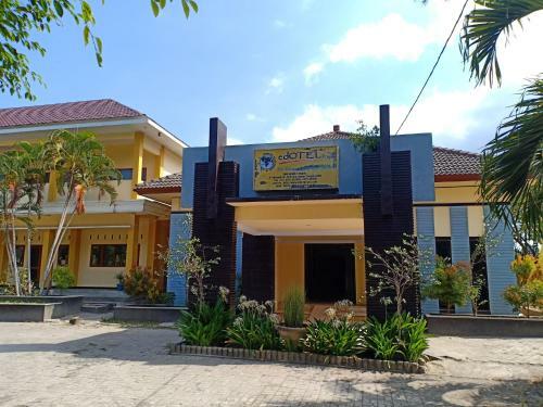 Hotel Oyo 1732 Edotel Praya