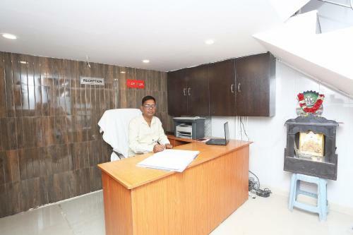 Oyo 36667 Hotel Manoj