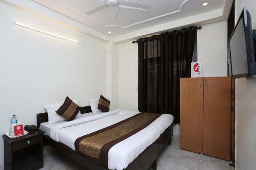 Oyo 13280 Hotel Royal India