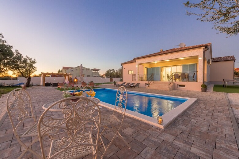 Villa Experience Only The Best - House Kamber