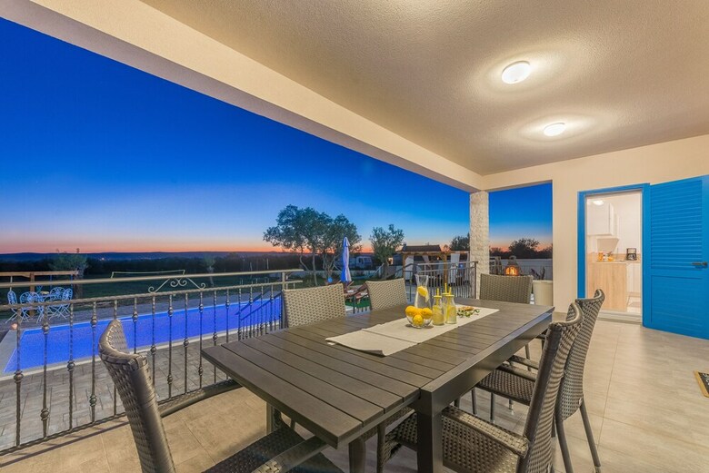 Villa Experience Only The Best - House Kamber
