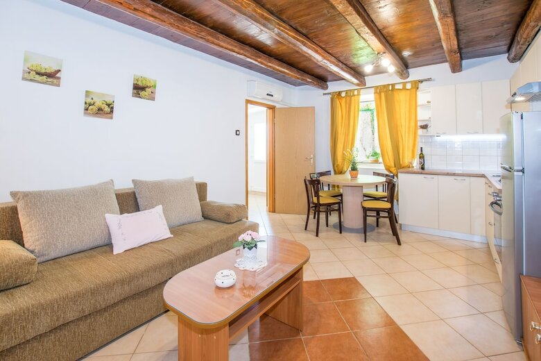 Pleasant 4 Person Apartment Ana