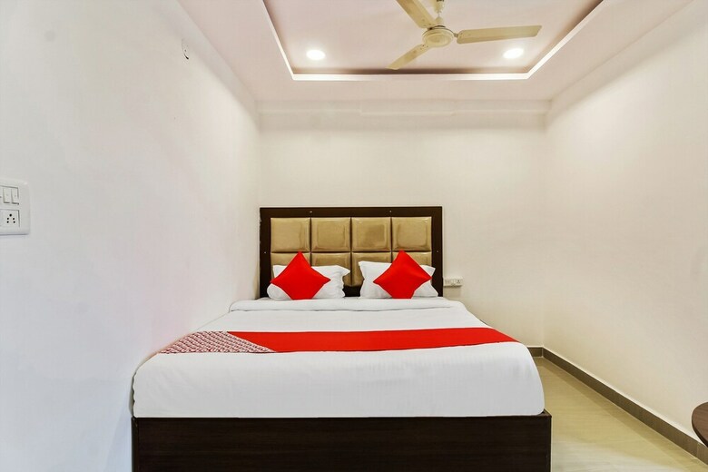Oyo 40807 Hotel Meena International