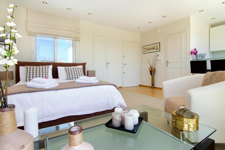 Hotel Stylish Studio Loft With Superb Balcony