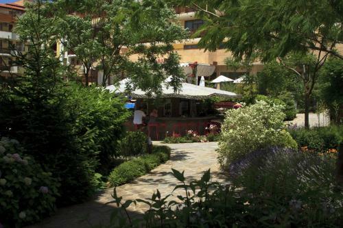 Hotel Garden Of Eden Complex
