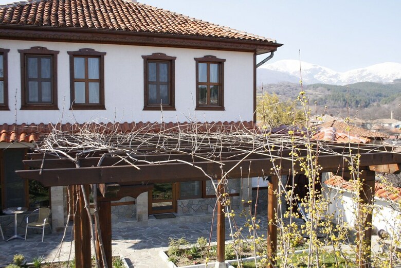 Hostal Iliikova House