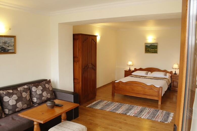 Hostal Iliikova House