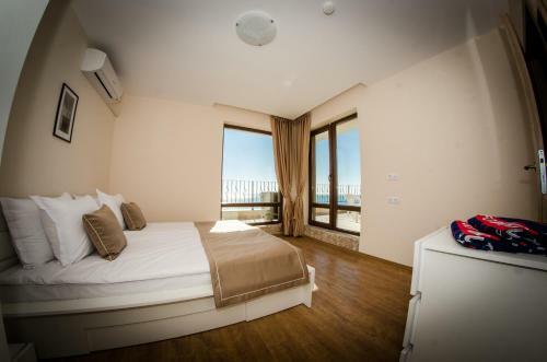 Premier Fort Beach Apartments