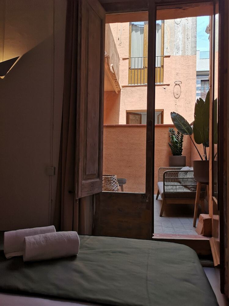 Apartamentos La Guarida 1820