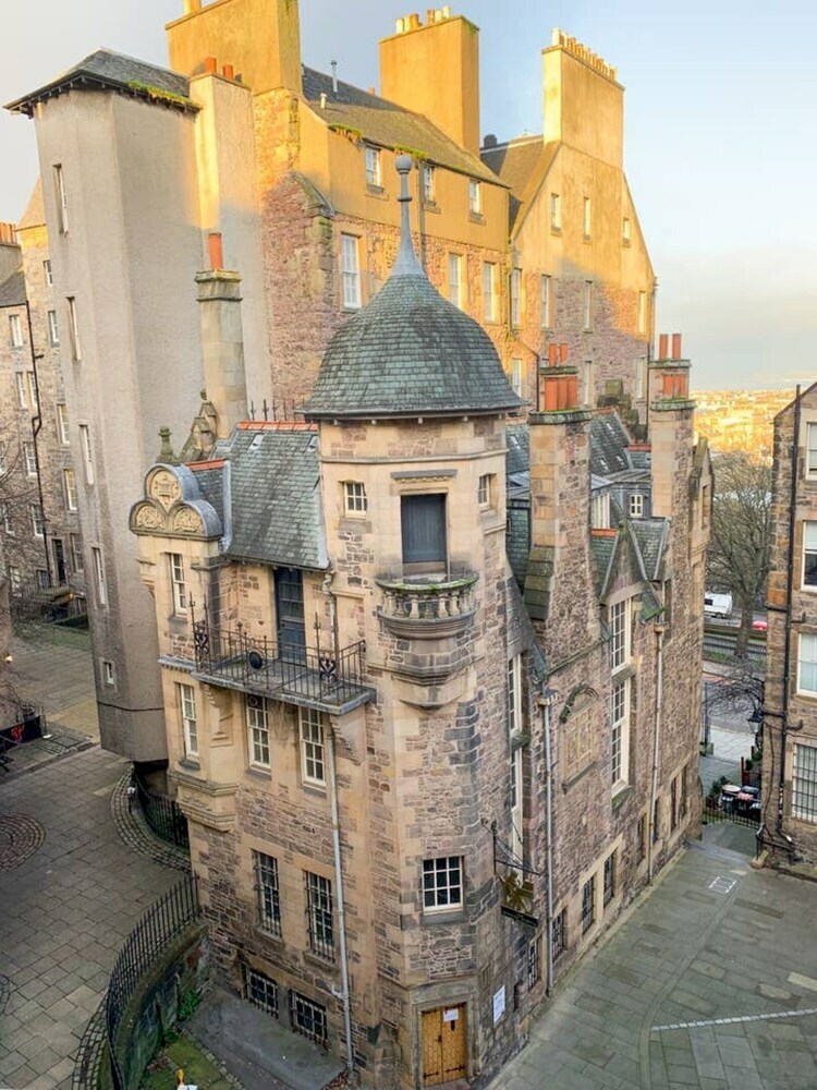 Authentic Homely 1 Bedroom Apartment On The Royal Mile