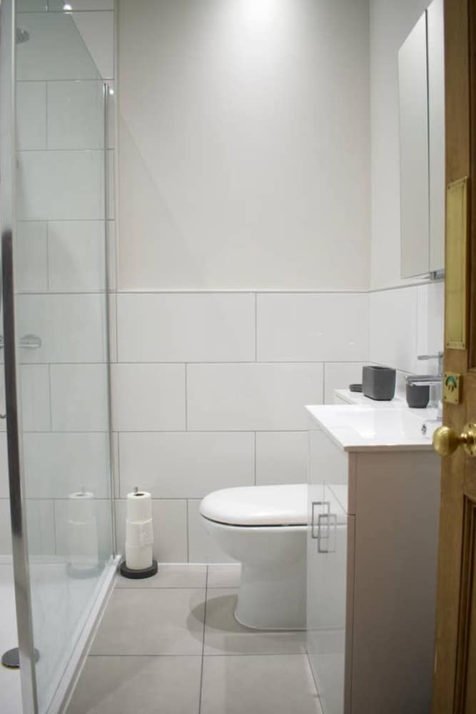Traditional Luxury Apartment Sleeps 10 Guests