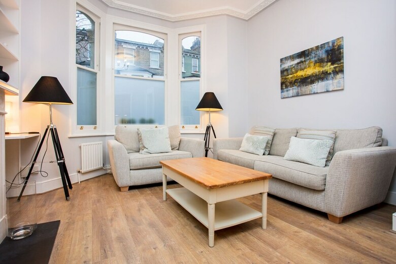 2 Bedroom Apartment Close To Clapham Junction Station