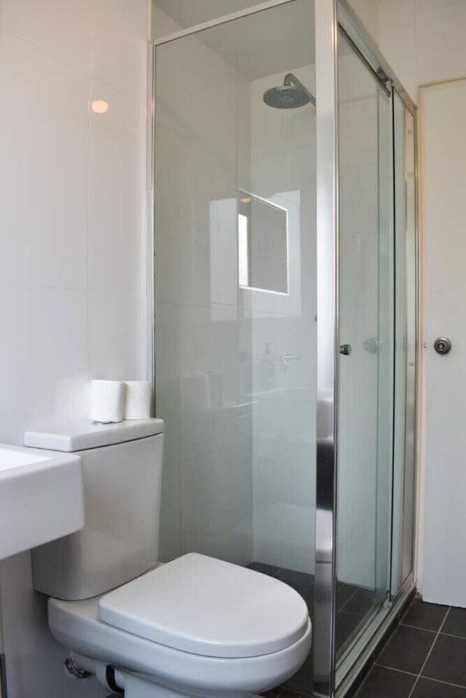 Light And Airy North Bondi Apartment