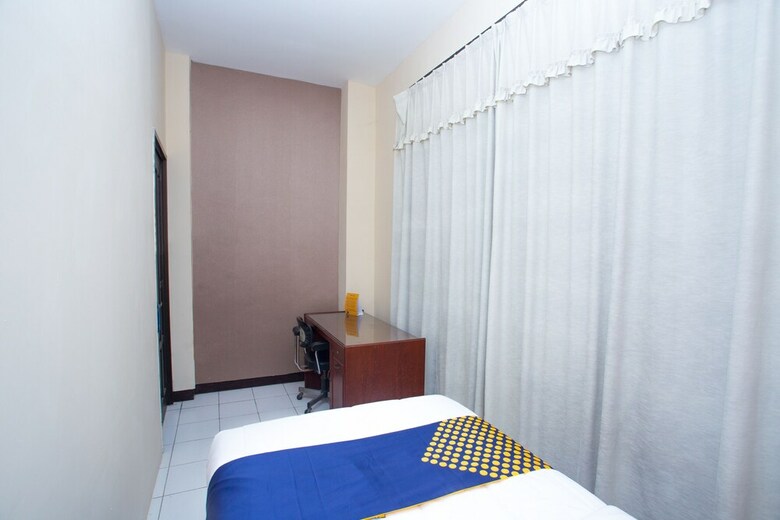 Hostal Capital O 2205 Hotel 3 Intan